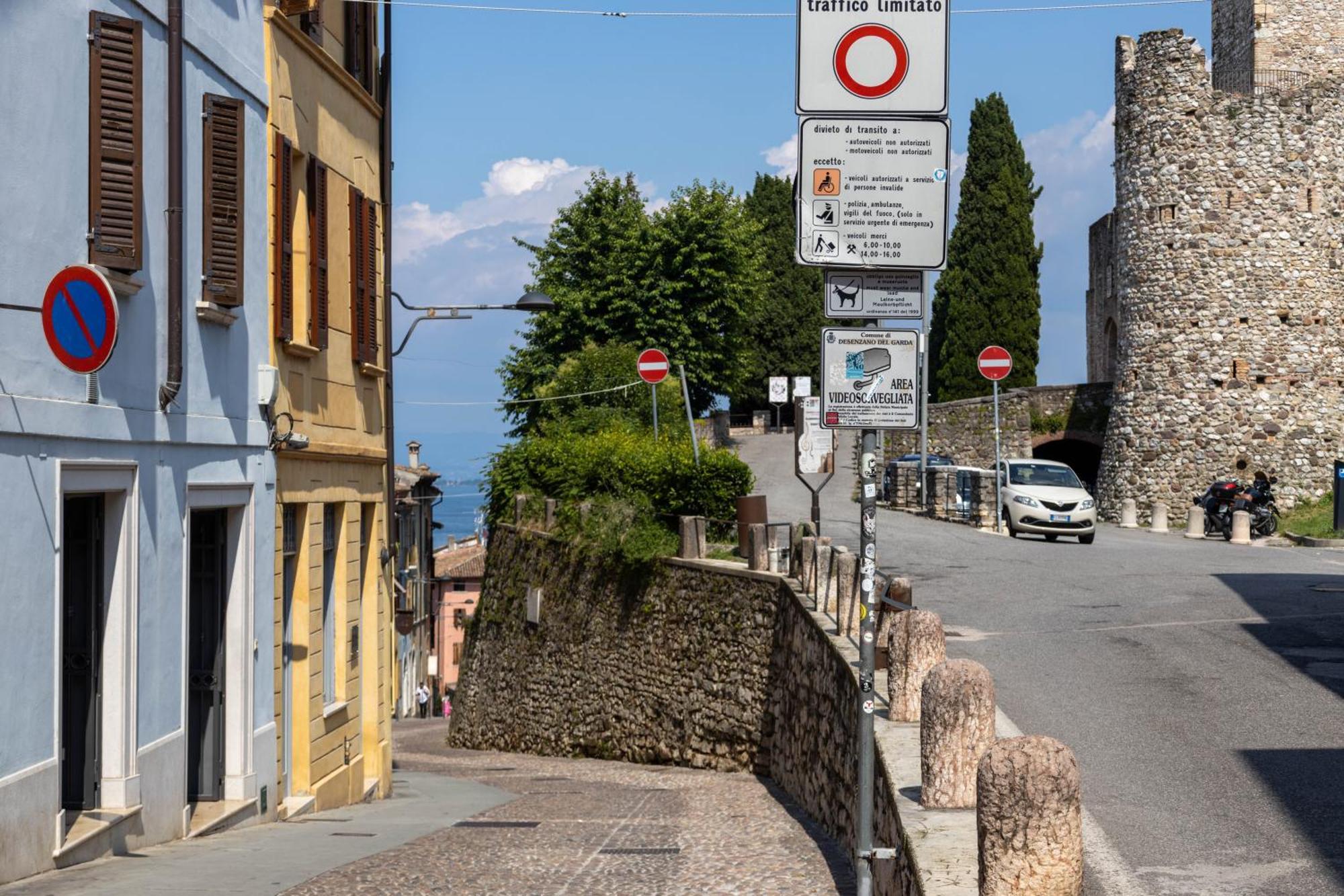 Apartamento Haus Martina Desenzano del Garda Exterior foto
